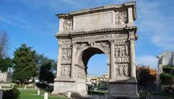 L’Arco di Traiano a Benevento, sede di Aton Research